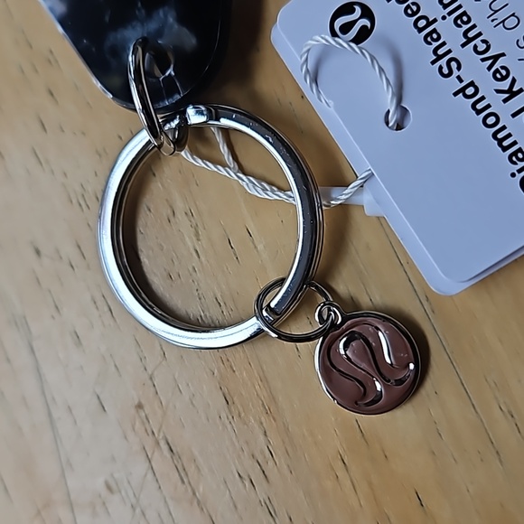 LULULEMON KEYRING - Picture 4 of 10